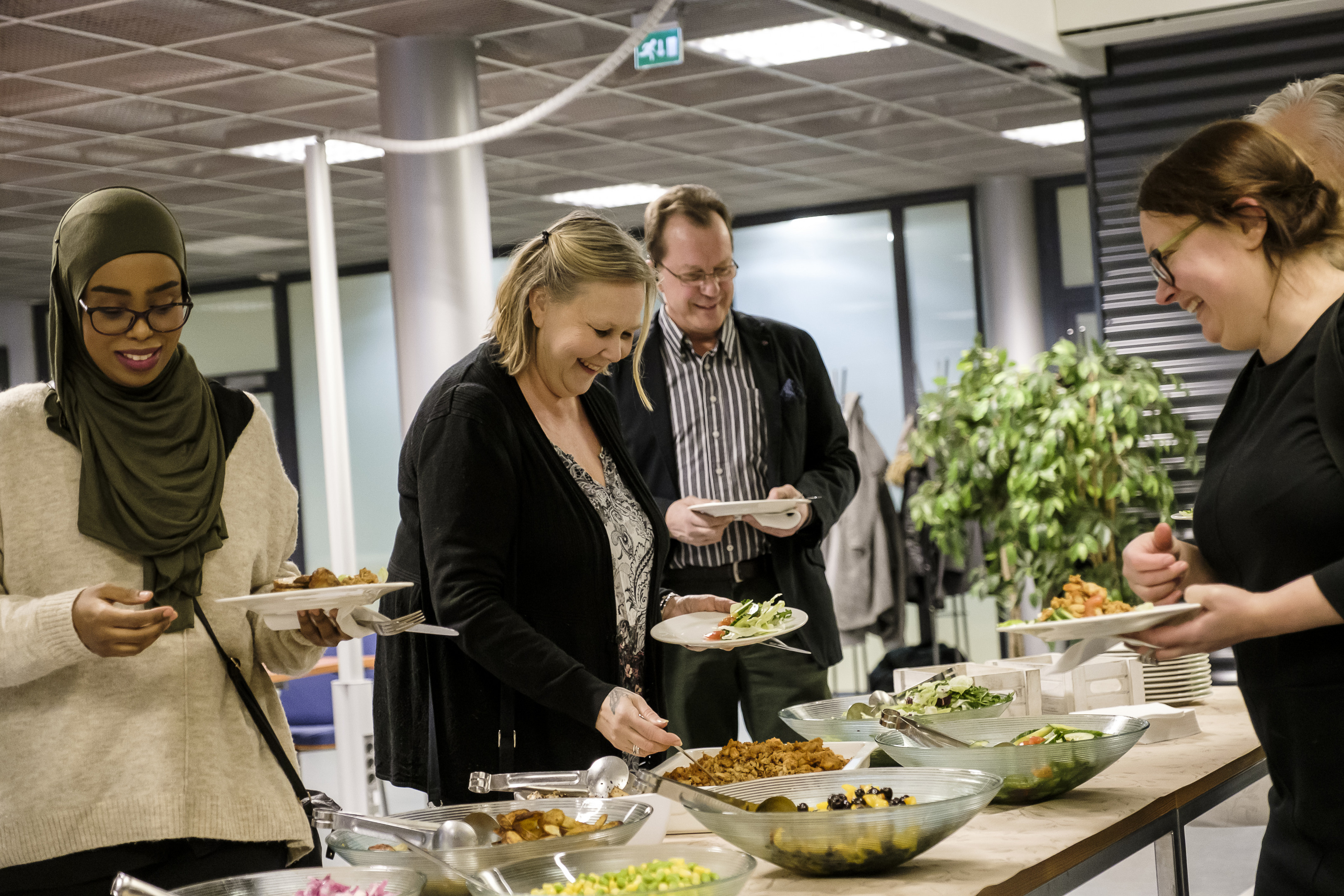 A-Kruunun asukasedustajien kokouksessa tarjoiltiin buffet-illallinen.