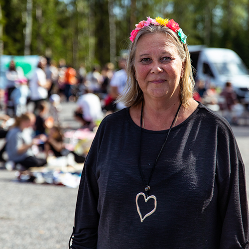 Heidi Nyrhinen asuu Kuninkaantammessa A-Kruunun puukerrostalossa.